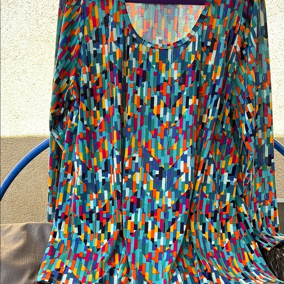 Colorful Geometric Patterned Top - Picture 5 of 5